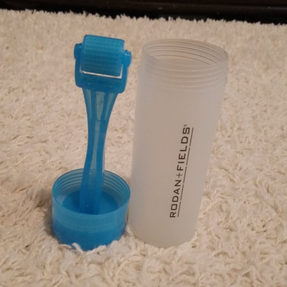 Rodan & Fields micro Roller - Picture 2 of 2